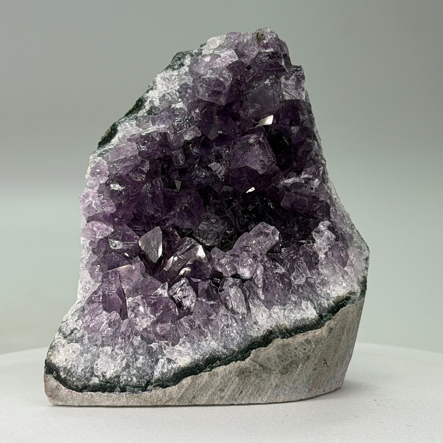 Kleine Natuurlijke Amethist Cut Base – Uruguay