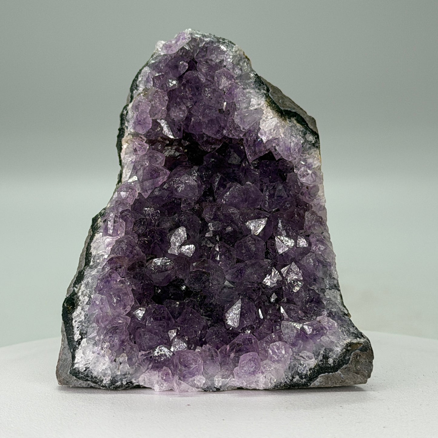 Kleine Natuurlijke Amethist Cut Base – Uruguay