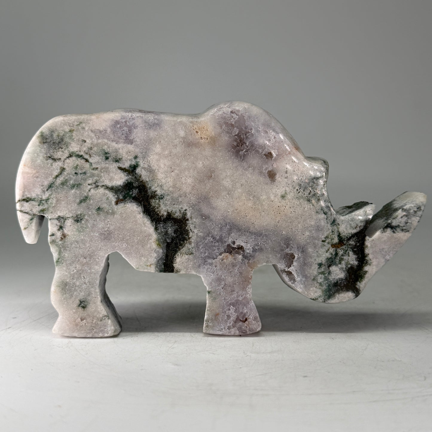 Roze amethist neushoorn – gepolijst en ruw