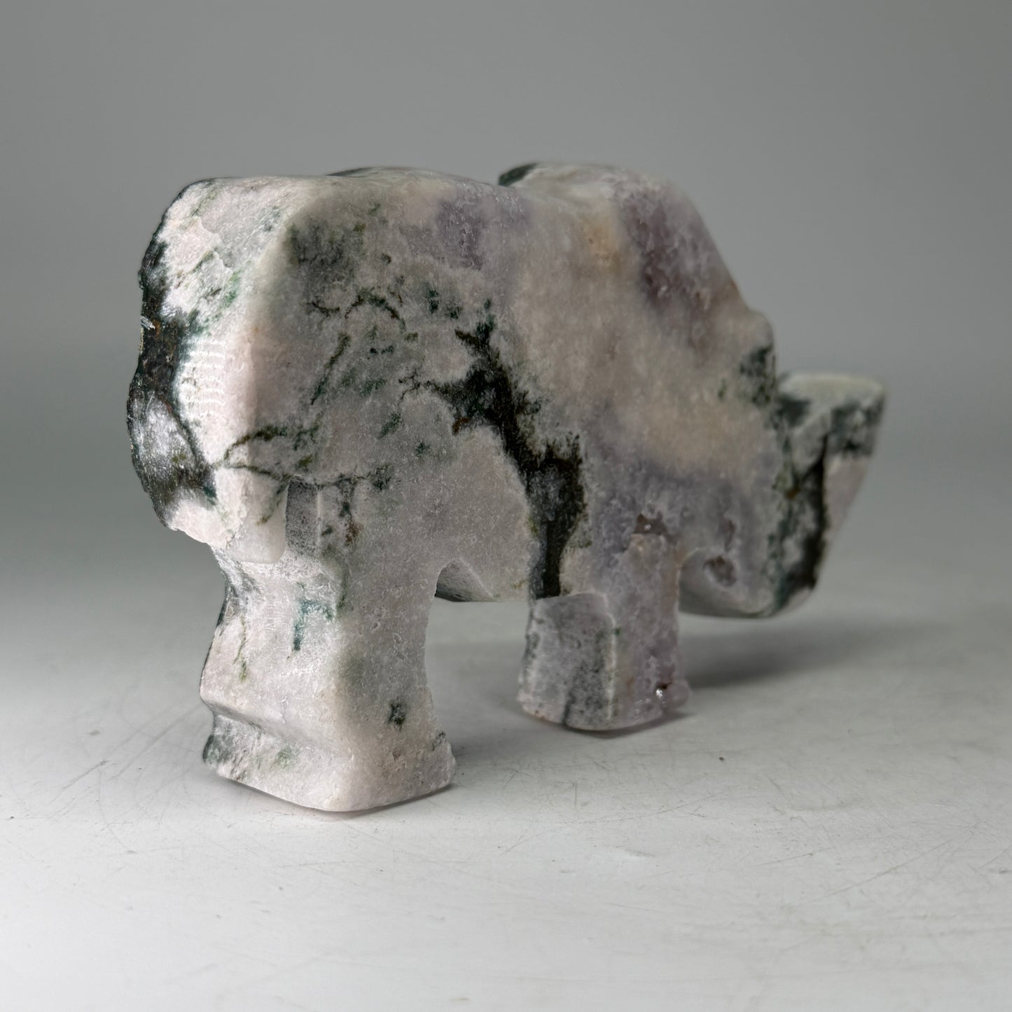 Roze amethist neushoorn – gepolijst en ruw