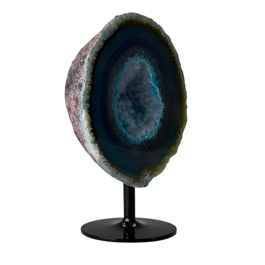 Kleine blauwe agaat op standaard met druzy