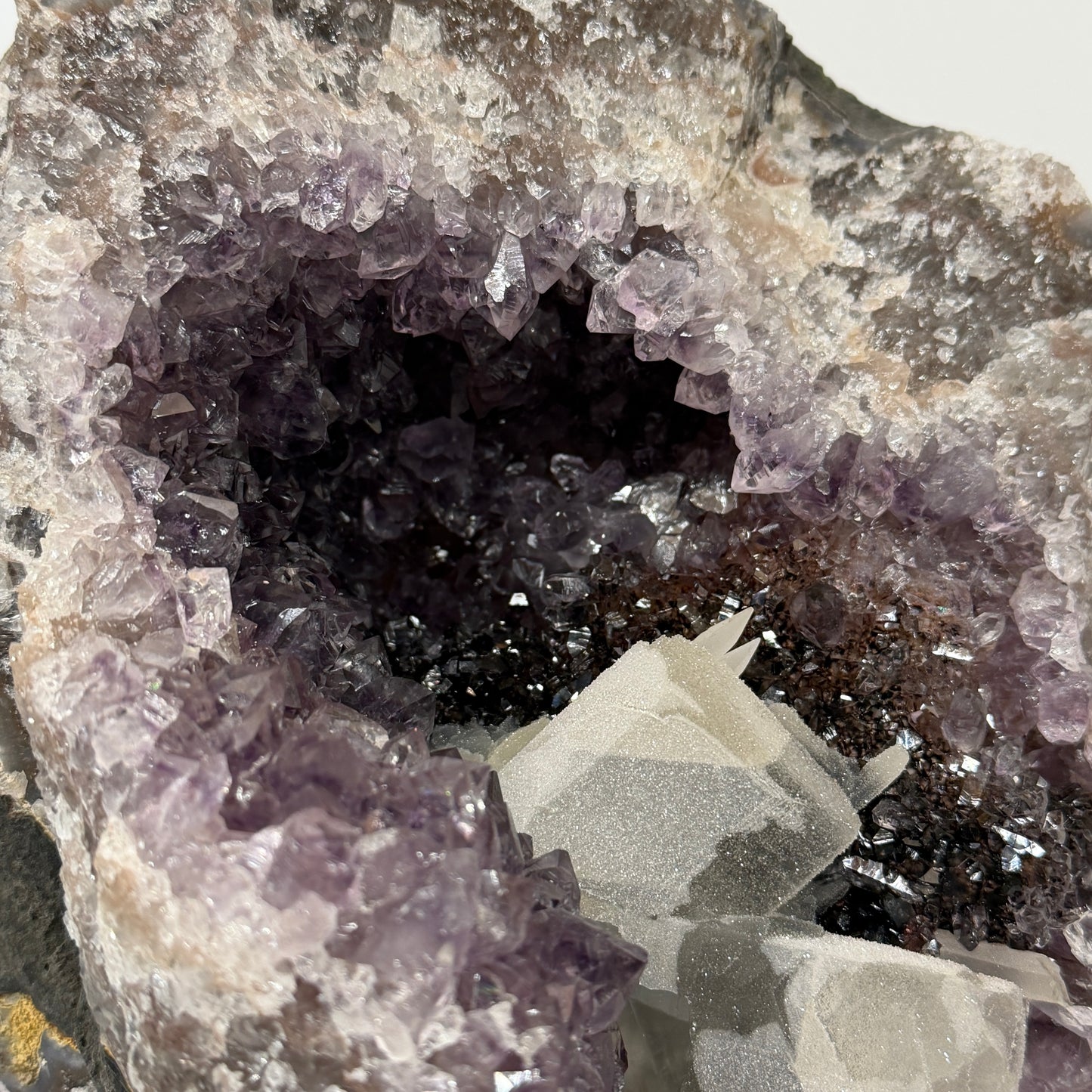 Améthyste unique d'Uruguay avec calcite et druse - 13,25 kg