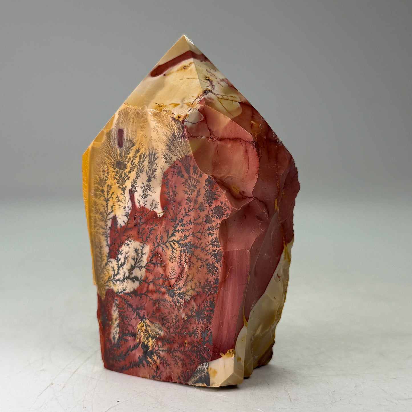 Gepolijste Mookaiet punt – Ruw & Gepolijst