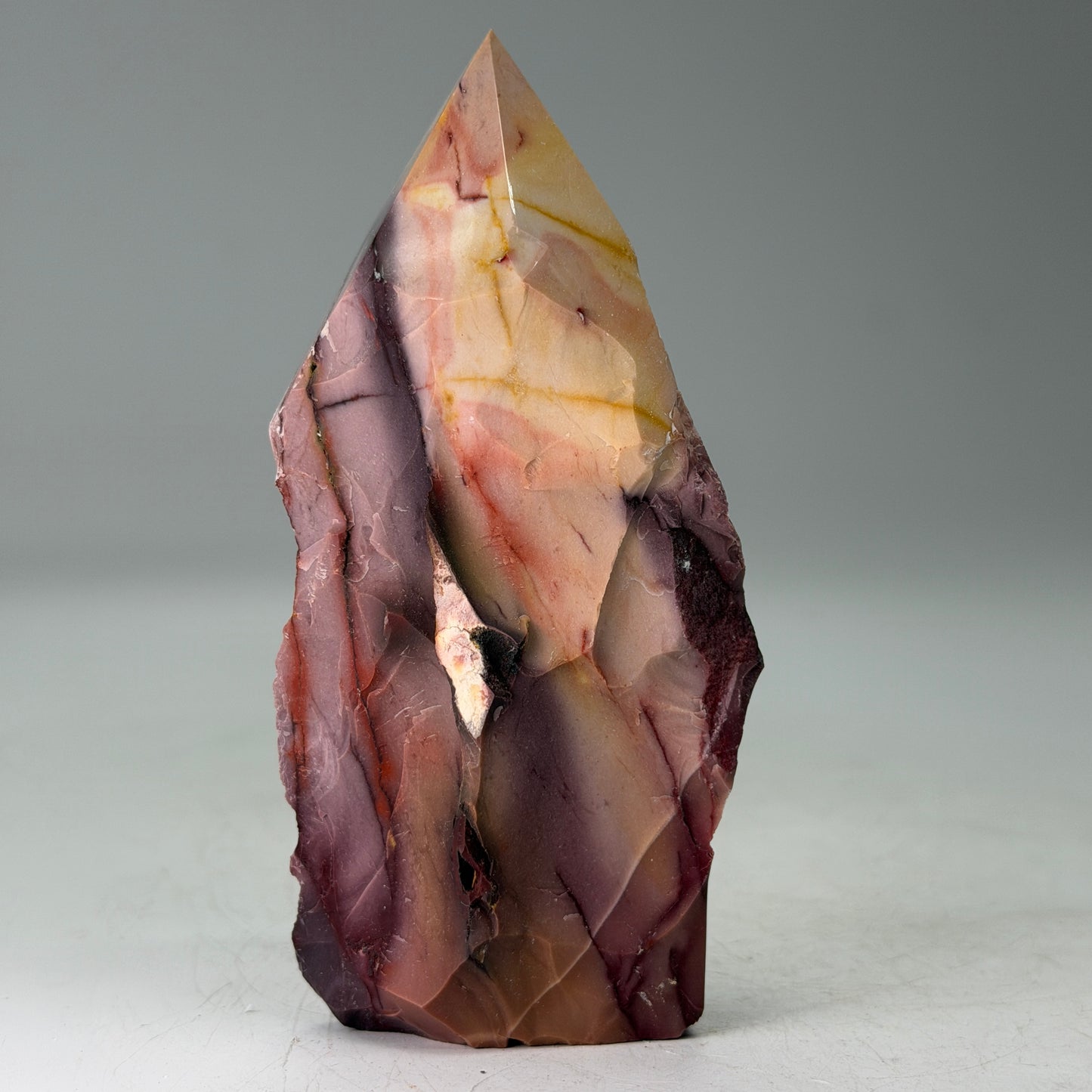 Gepolijste Mookaiet punt – Ruw & Gepolijst