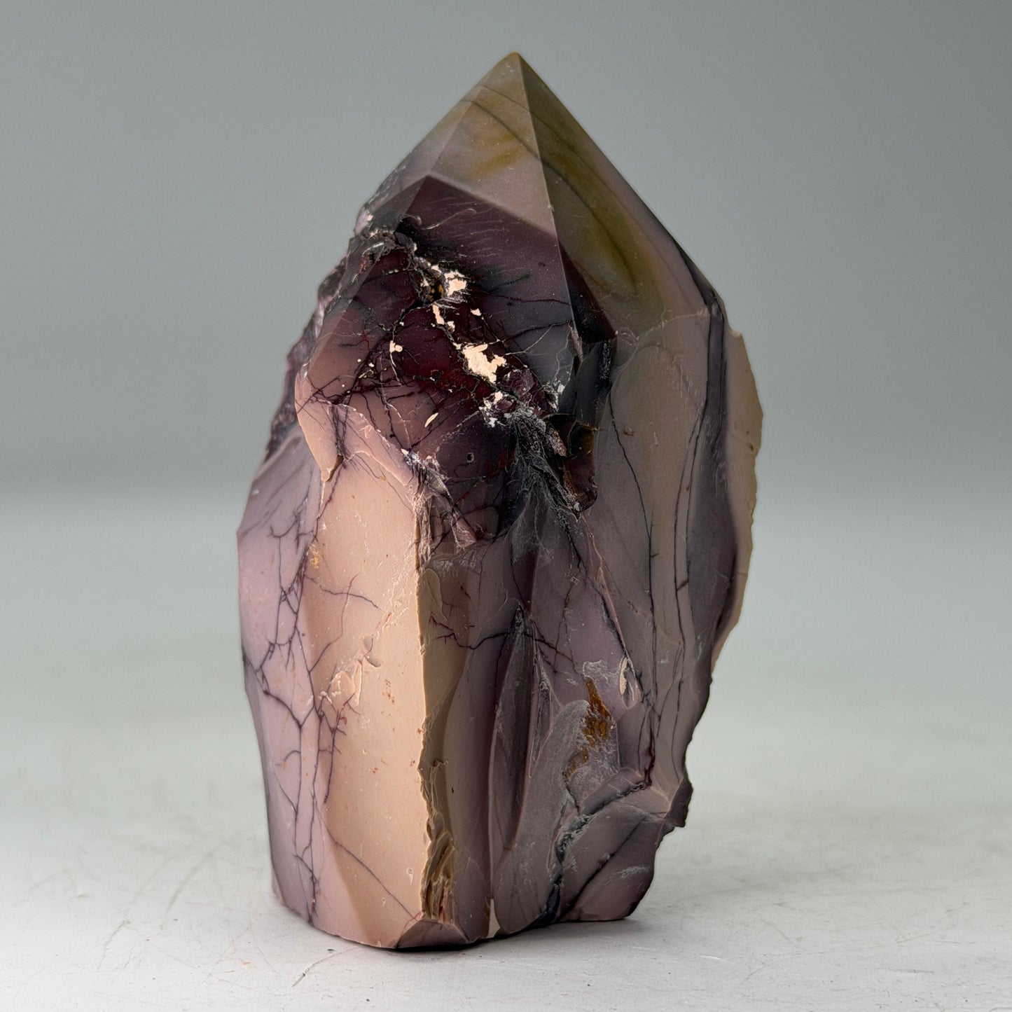 Gepolijste Mookaiet punt – Ruw & Gepolijst