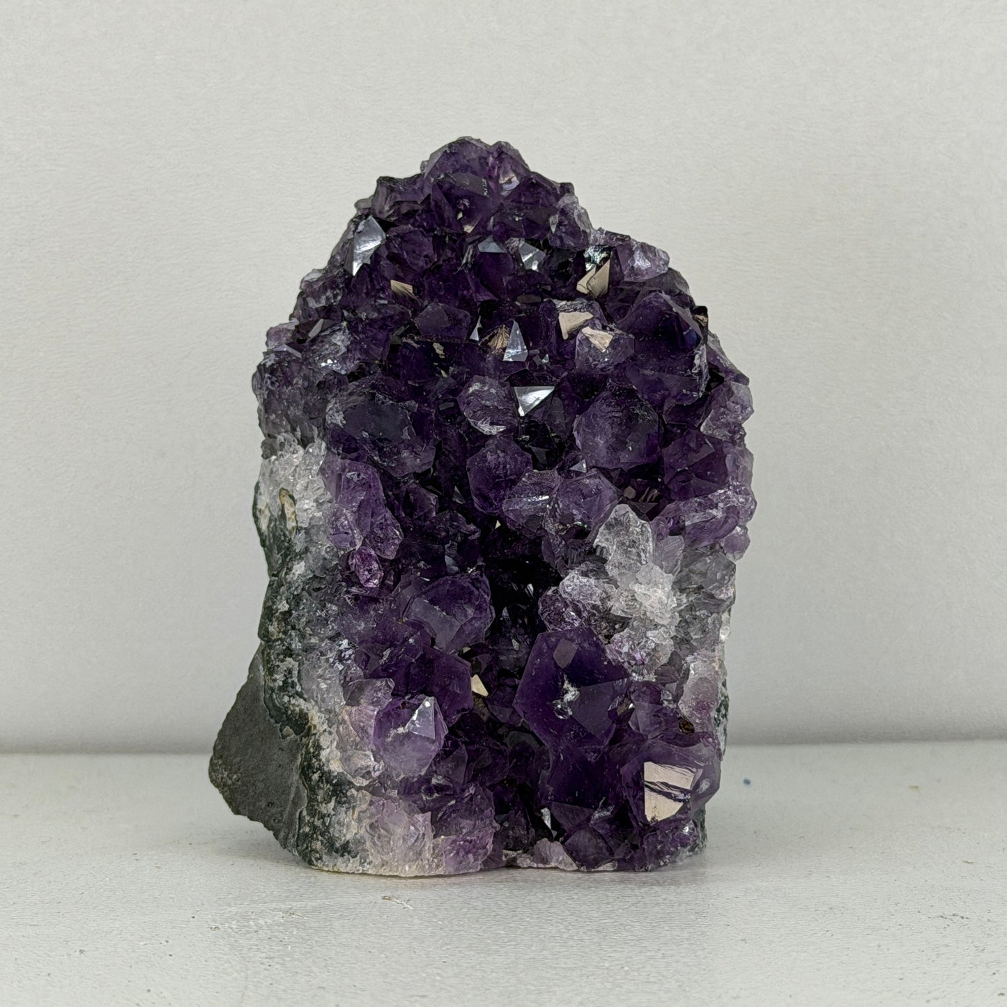 Kleine Natuurlijke Amethist Cut Base – Uruguay
