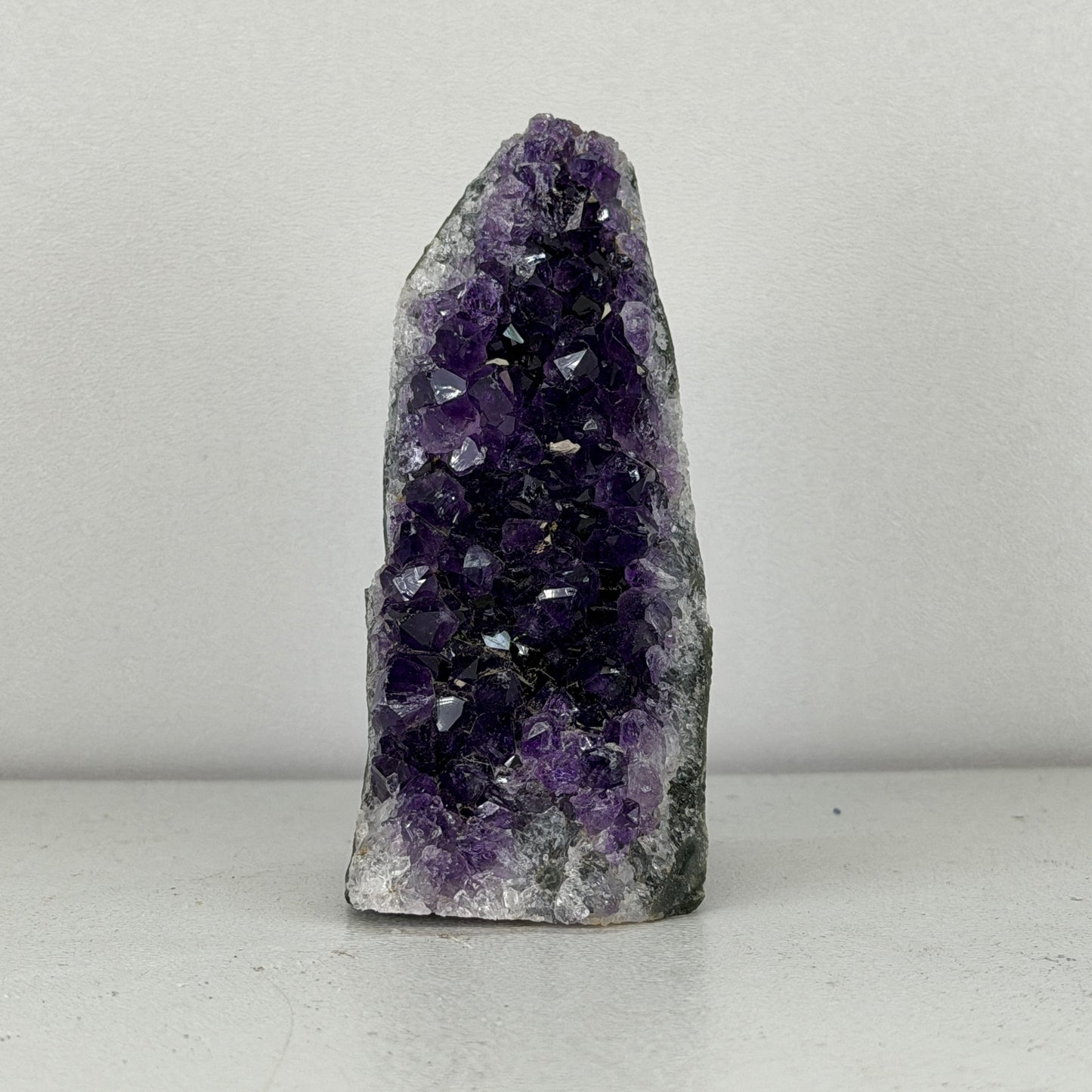 Kleine Natuurlijke Amethist Cut Base – Uruguay