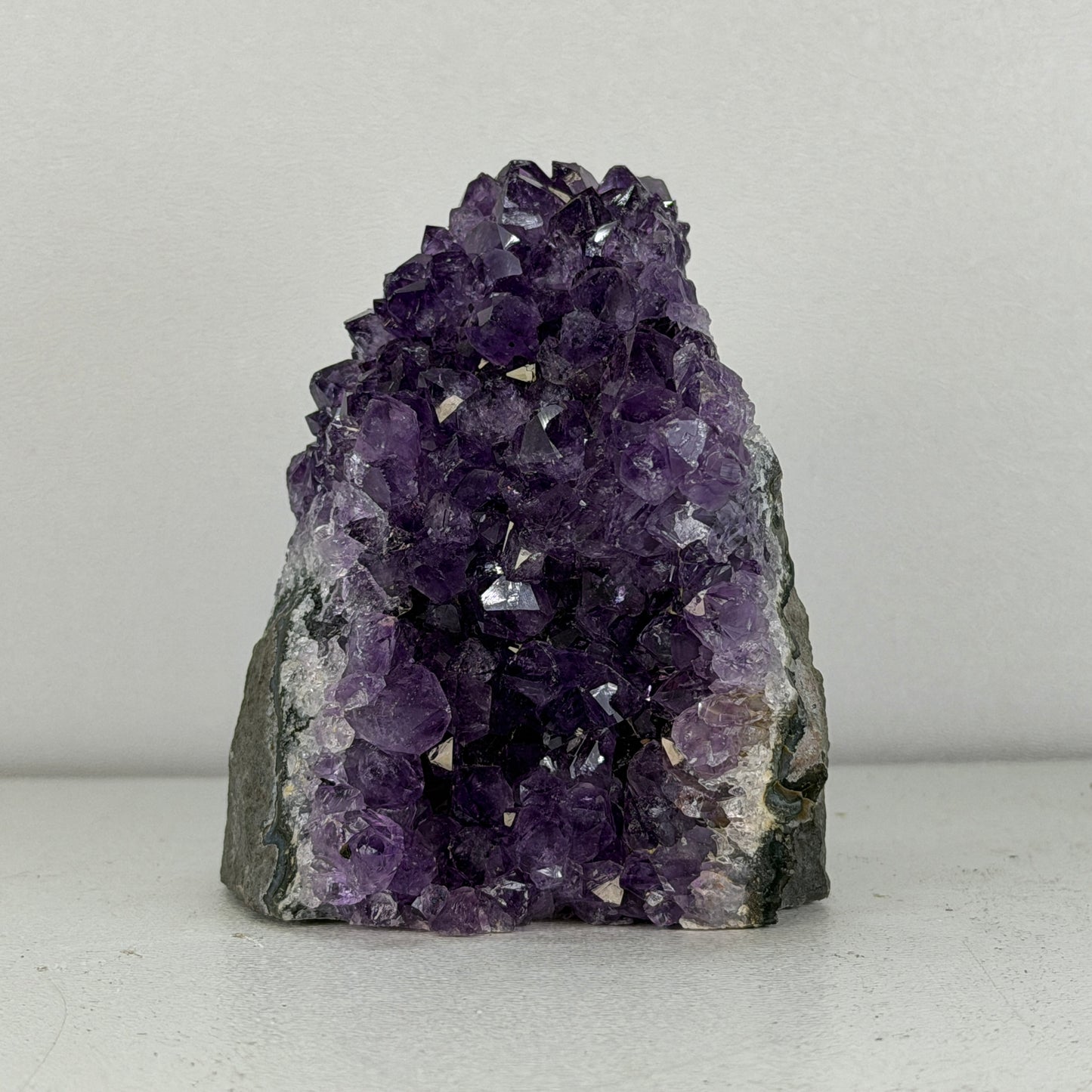 Kleine Natuurlijke Amethist Cut Base – Uruguay