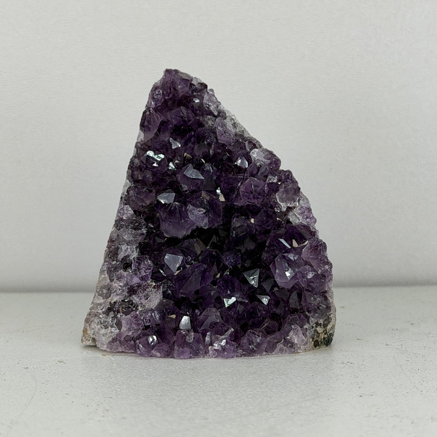 Kleine Natuurlijke Amethist Cut Base – Uruguay