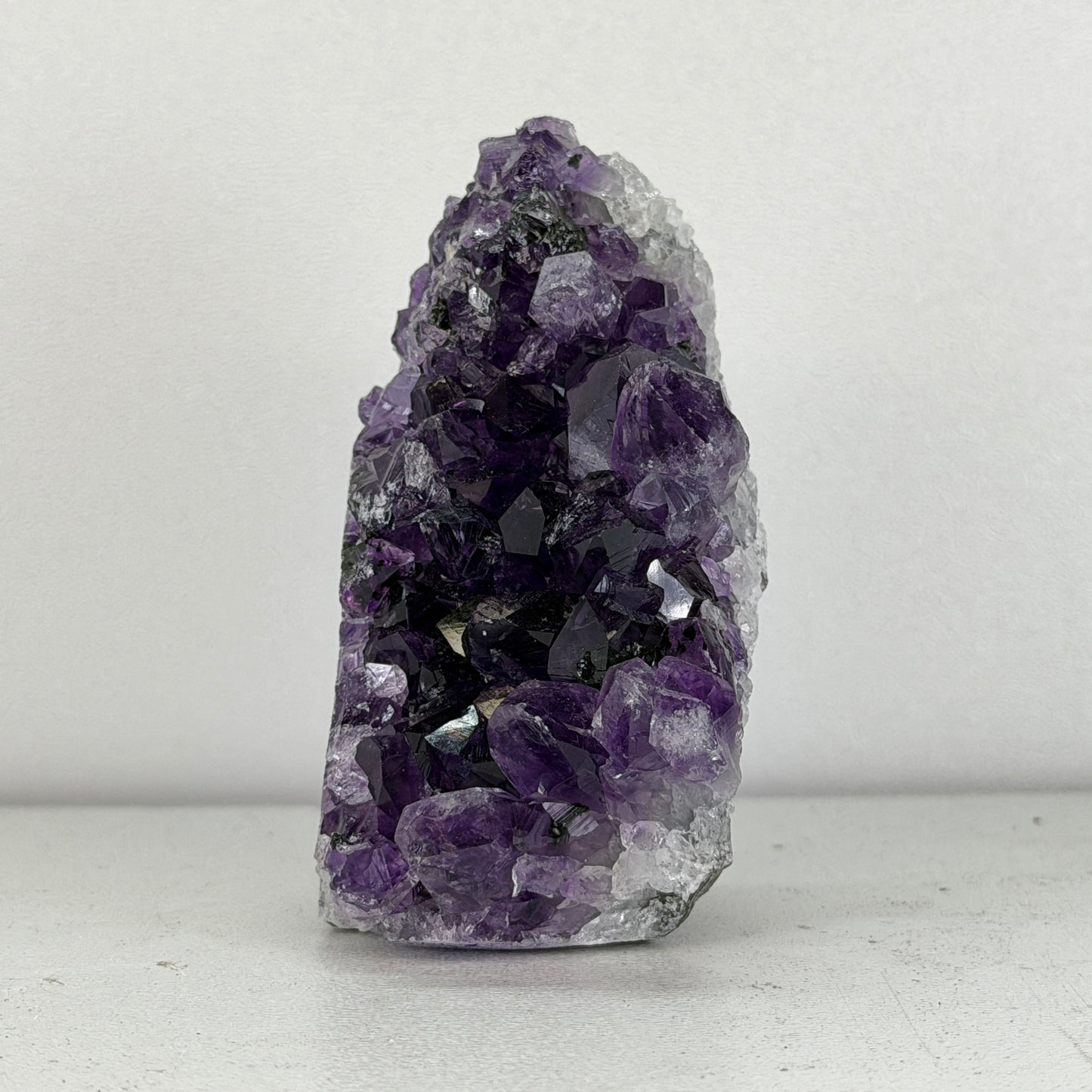 Kleine Natuurlijke Amethist Cut Base – Uruguay