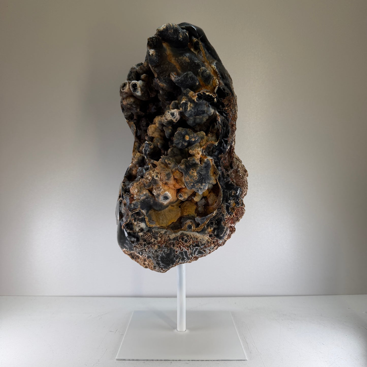 Rotsagaat met Chalcedoon op Voet uit Brazilië – 6,4 kg | 38 cm