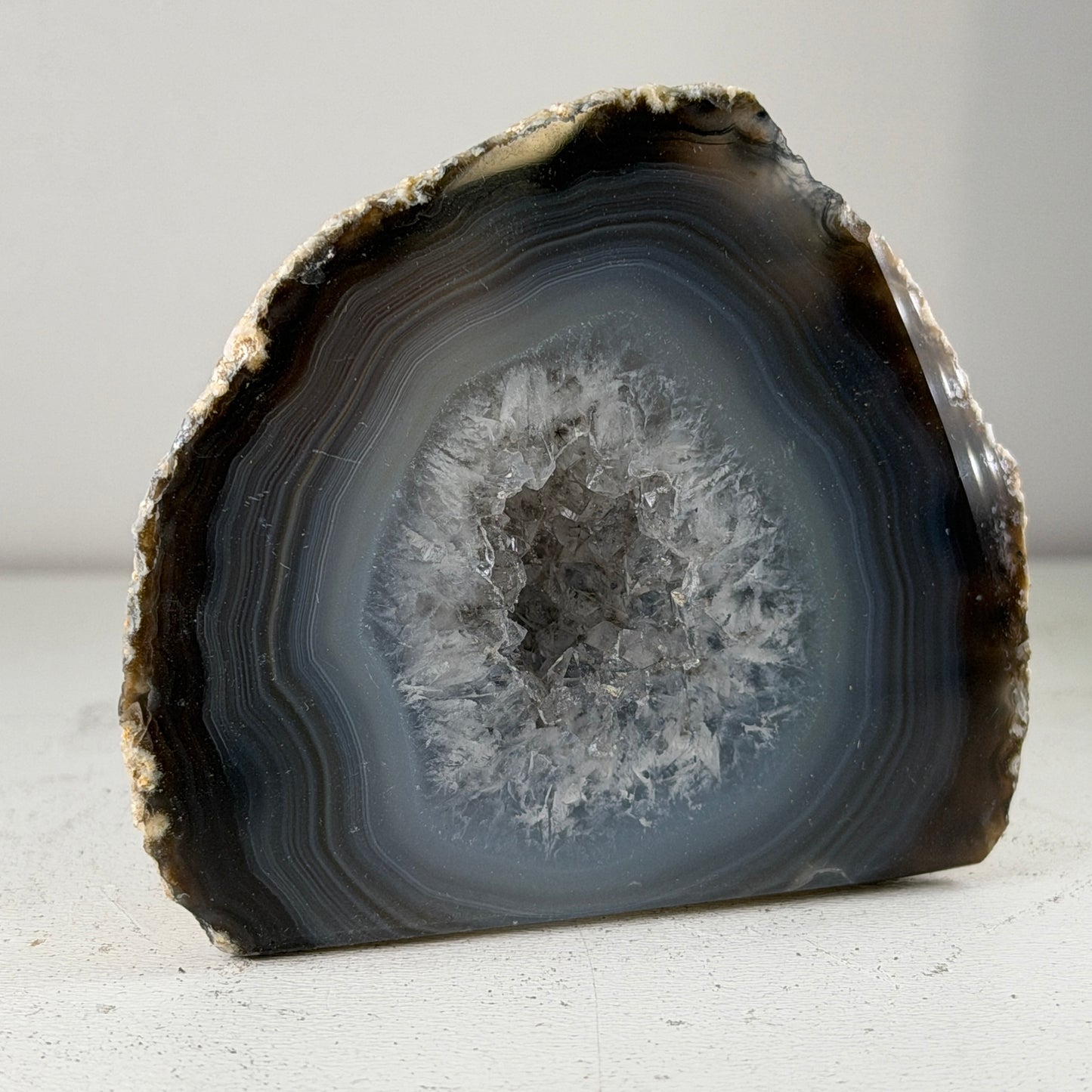 Prachtige paars agaat geode uit Brazilië (Druzy) – klein formaat