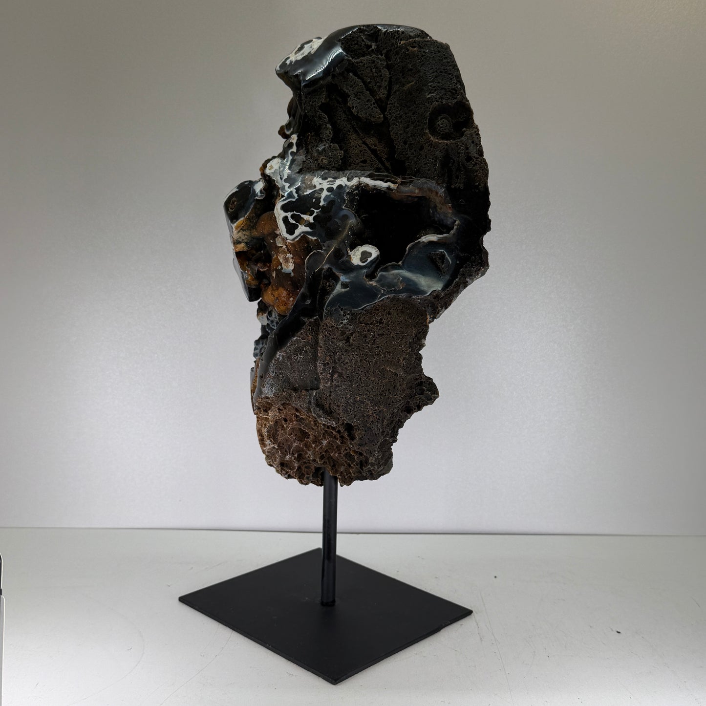 Natuurlijke Rotsagaat met Chalcedoon op Metalen Standaard – Brazilië #58