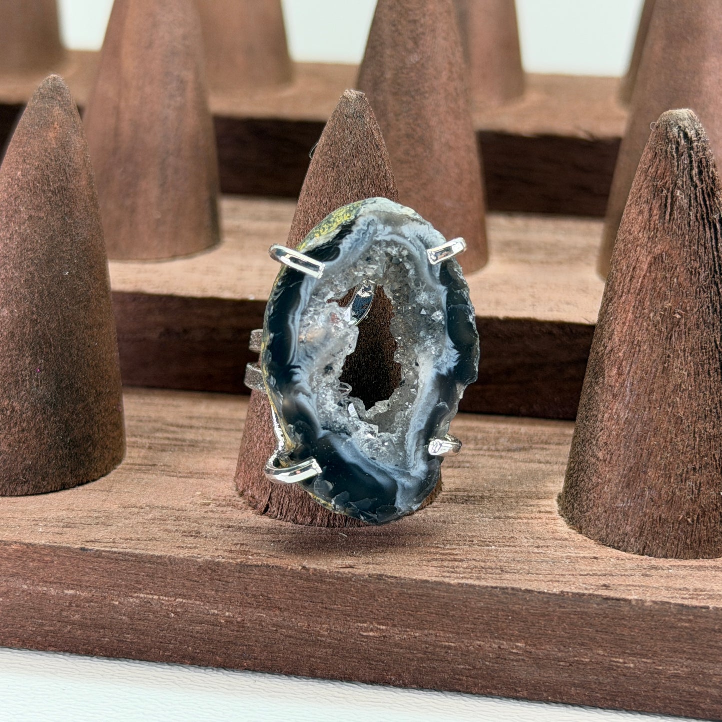 Agaat Geode Ring (donker) – Verstelbaar – Zilver plated