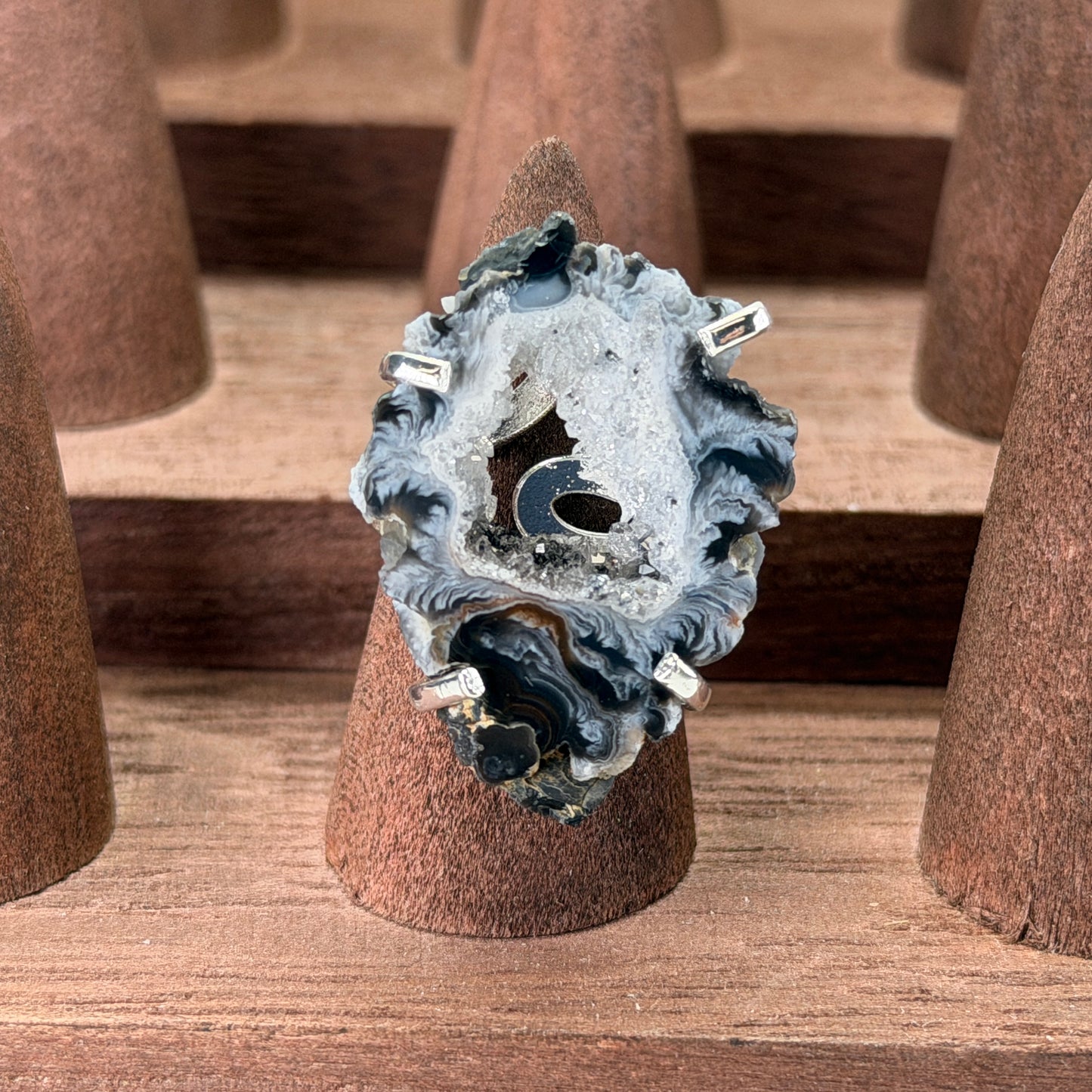 Agaat Geode Ring (donker) – Verstelbaar – Zilver plated