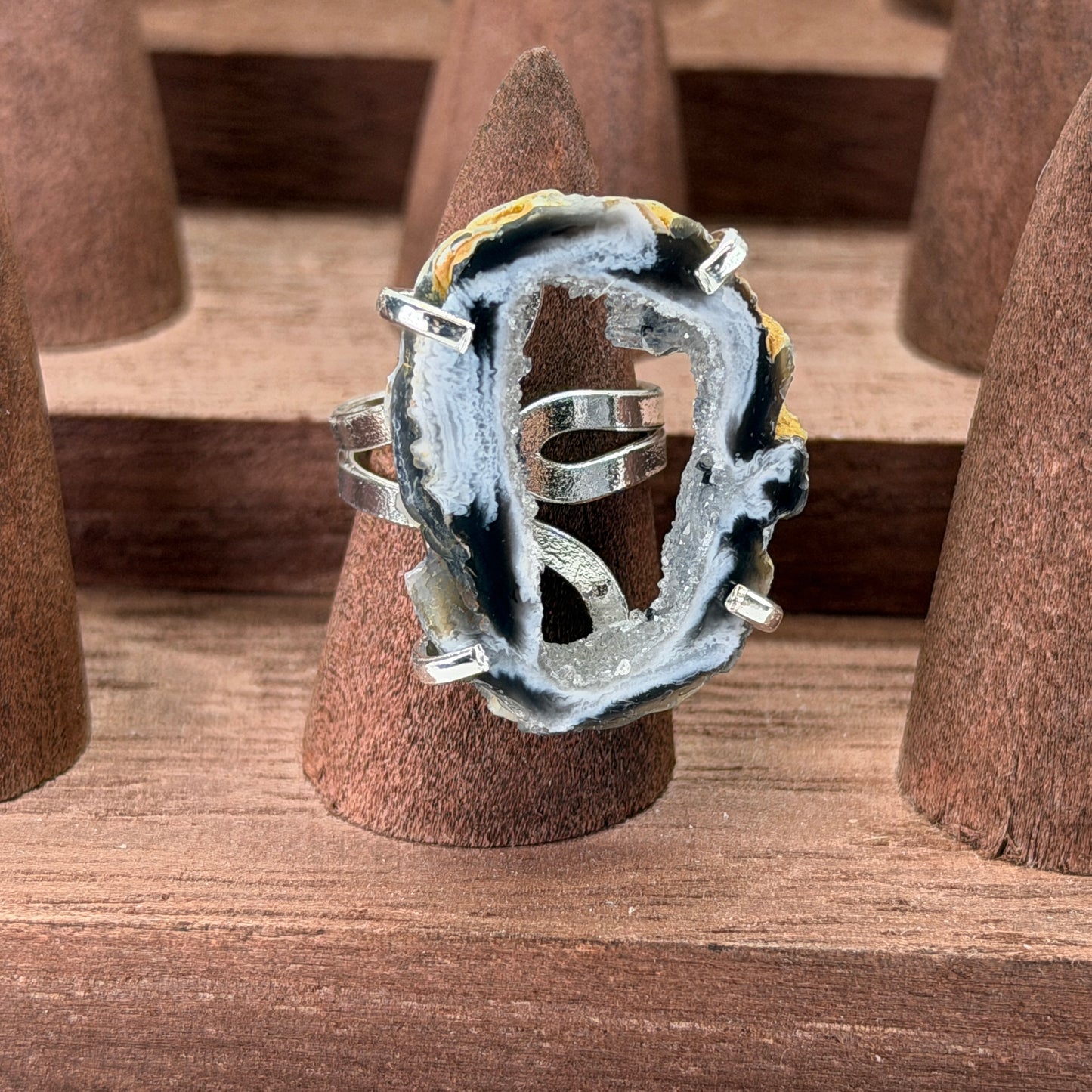 Agaat Geode Ring (donker) – Verstelbaar – Zilver plated