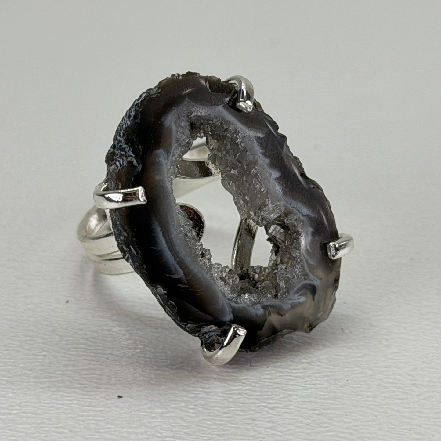 Agaat Geode Ring (donker) – Verstelbaar – Zilver plated
