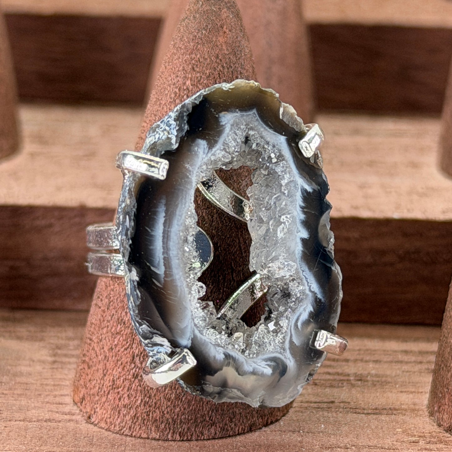 Agaat Geode Ring (donker) – Verstelbaar – Zilver plated