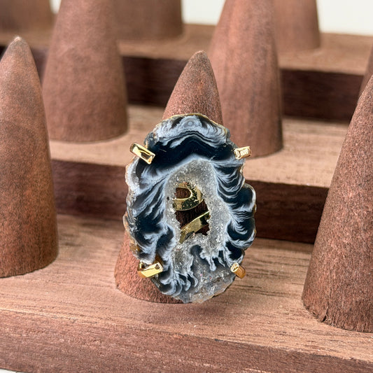 Agaat Geode Ring (donker) – Verstelbaar – Goud plated