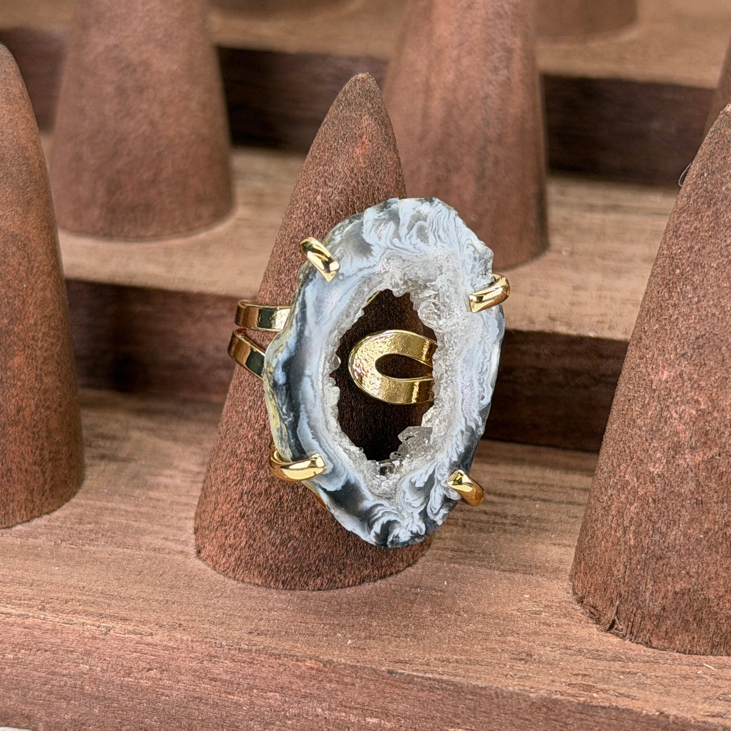 Agaat Geode Ring (donker) – Verstelbaar – Goud plated
