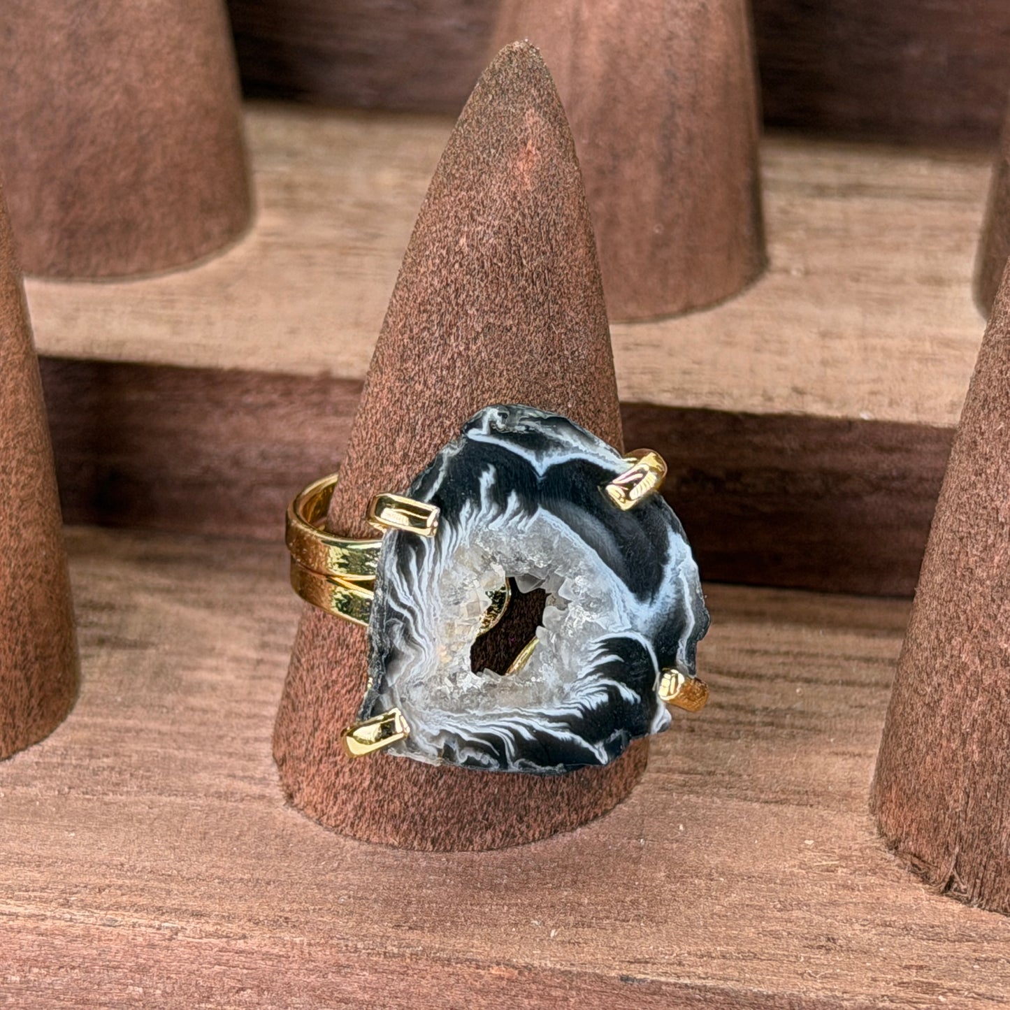 Agaat Geode Ring (donker) – Verstelbaar – Goud plated