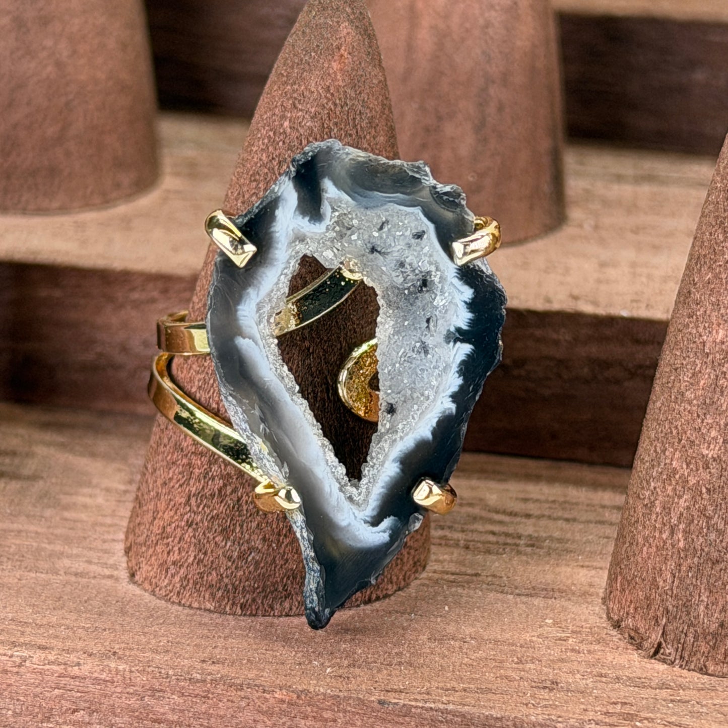 Agaat Geode Ring (donker) – Verstelbaar – Goud plated