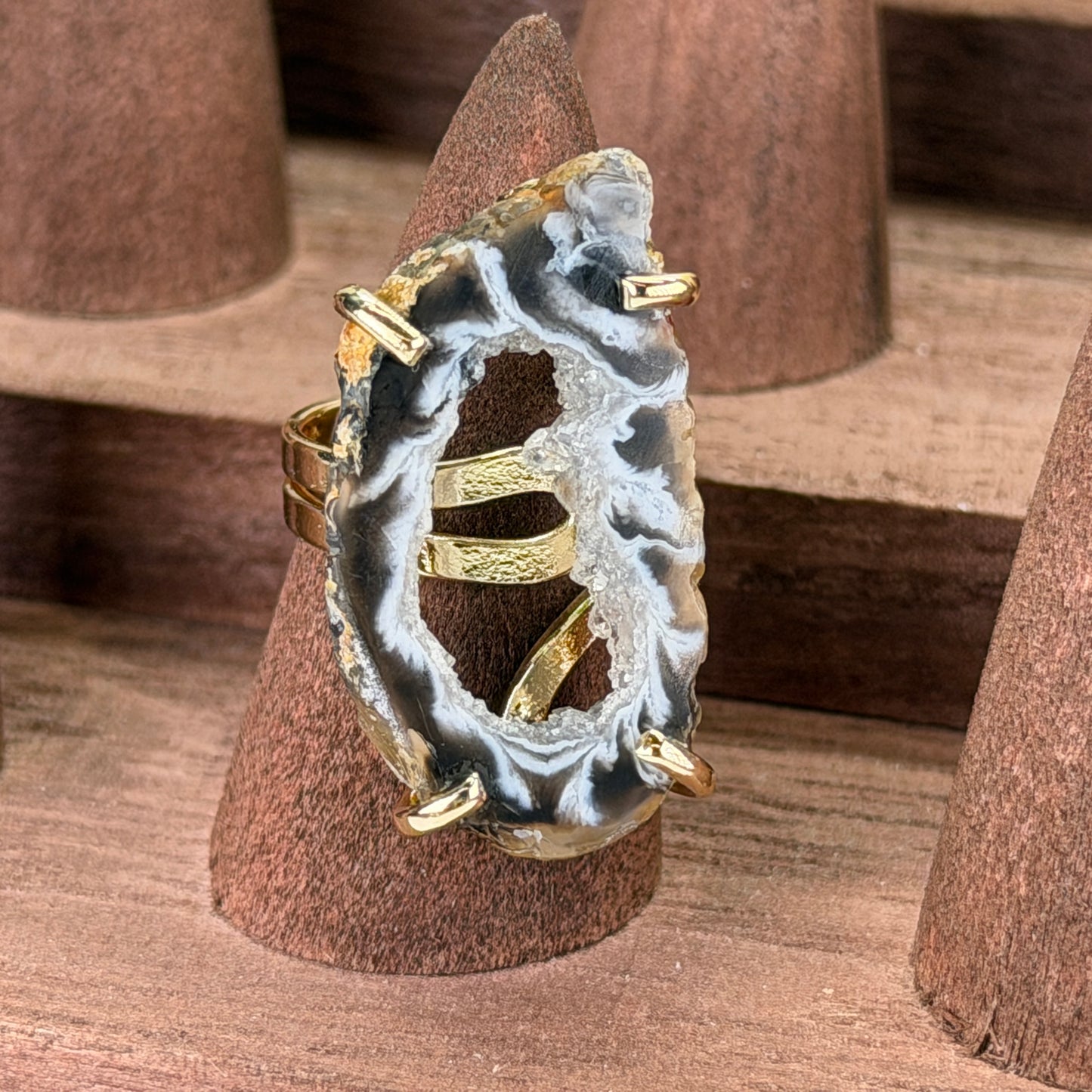 Agaat Geode Ring (donker) – Verstelbaar – Goud plated