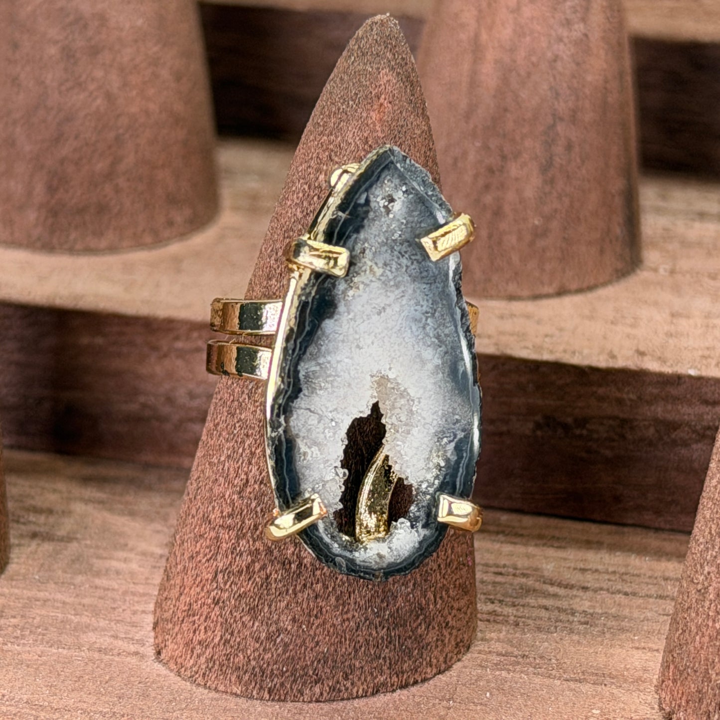 Agaat Geode Ring (donker) – Verstelbaar – Goud plated